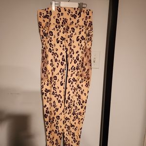 BNWT - Fabletics Leggings - Medium